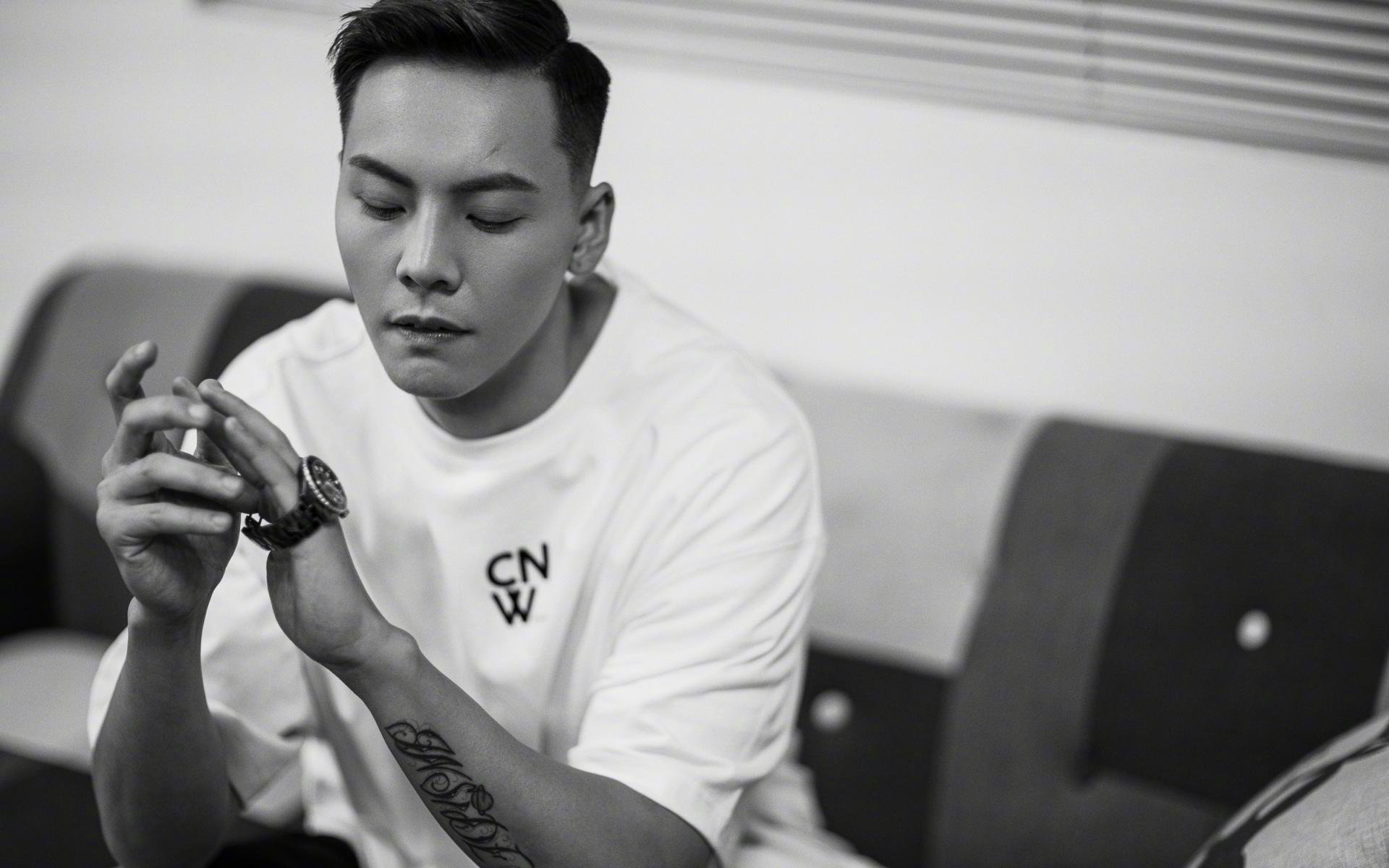 塞内加尔队后卫吉梅内斯在巴黎奥运会上表现出色,何塞·吉梅内斯