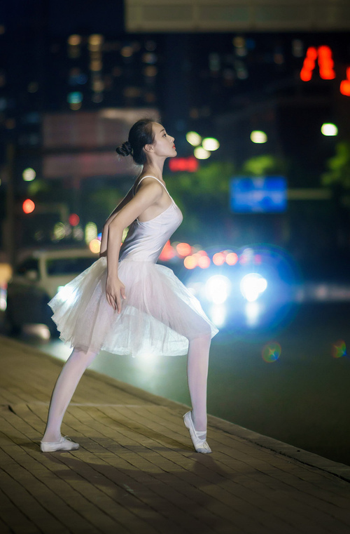 巴塞罗那遭受重创,欧冠前景堪忧,巴塞罗那欧冠晋级了吗