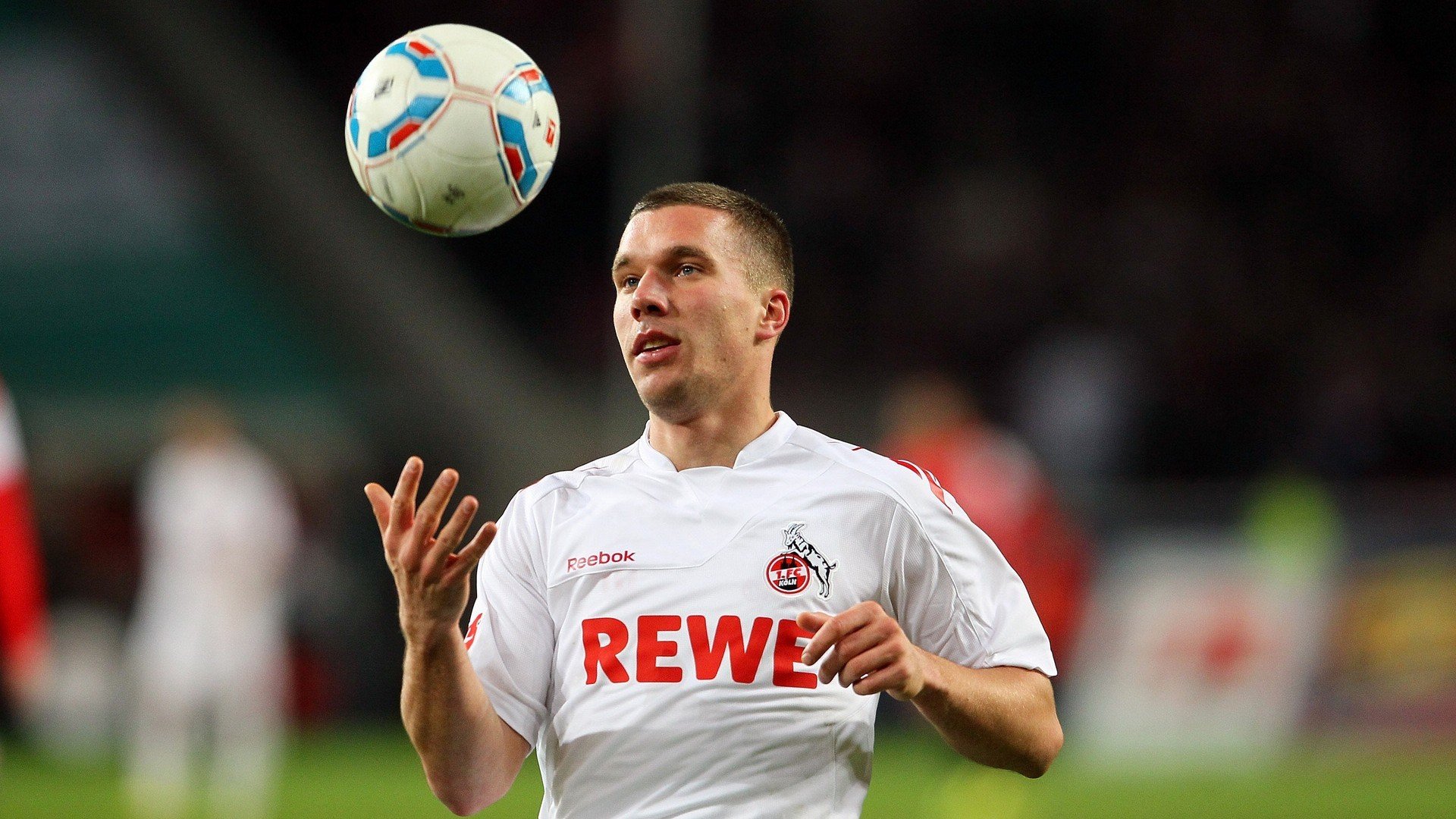 kaiyun.com-欧洲杯预选赛中的精彩时刻：全场观众欢腾不已，欧洲杯预选赛情况