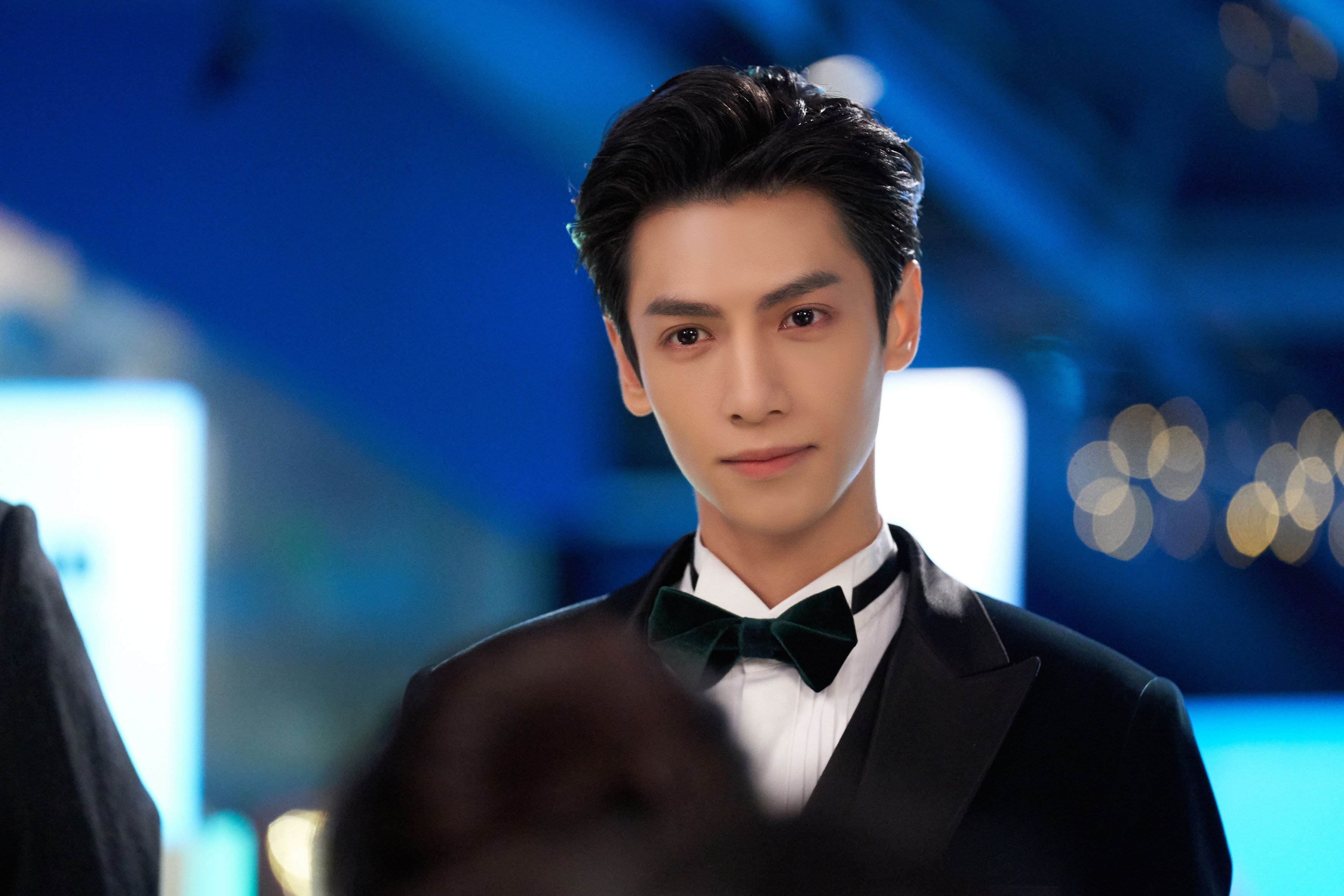 Kaiyun官方登录入口-德甲传奇对决：瞬间突破令人惊叹，德甲传奇后卫